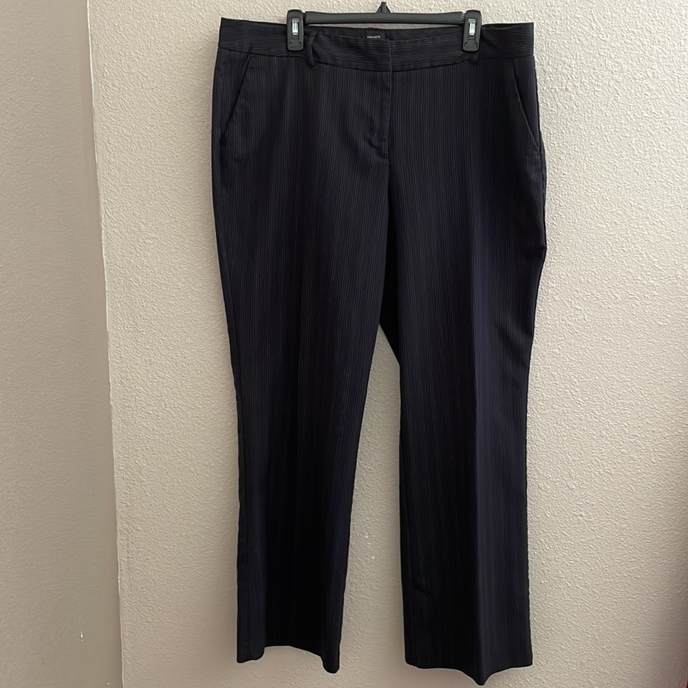 EUC WOMENS ATTENTION DRESS PANTS PLUS SIZE 18 black w/ navy blue pinstripes 1A - Picture 3 of 13
